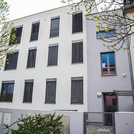 Black Field Apartment Брно Екстер'єр фото