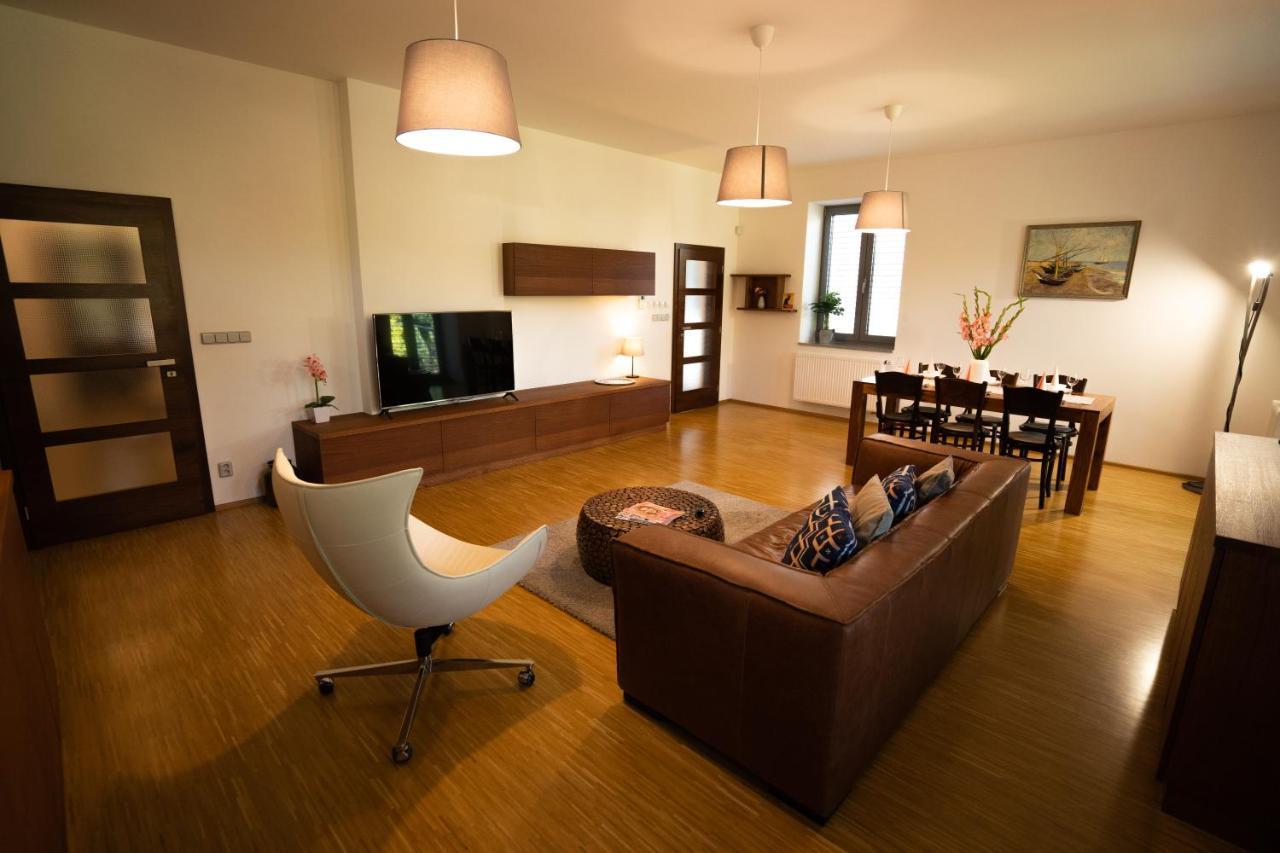 Black Field Apartment Брно Екстер'єр фото