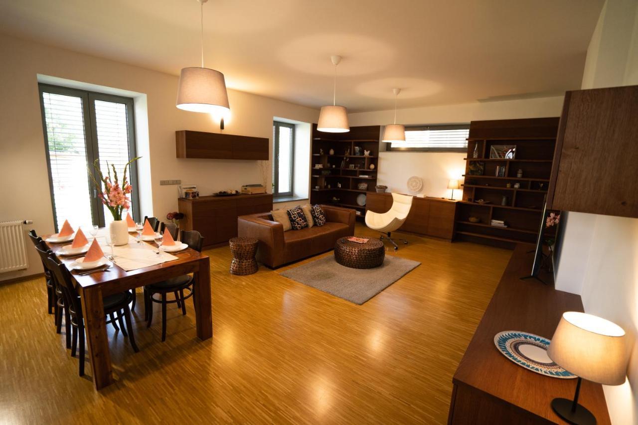 Black Field Apartment Брно Екстер'єр фото