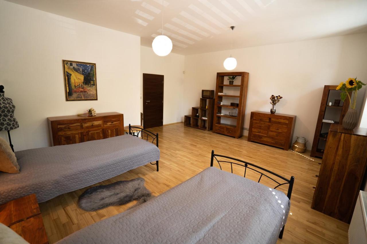 Black Field Apartment Брно Екстер'єр фото